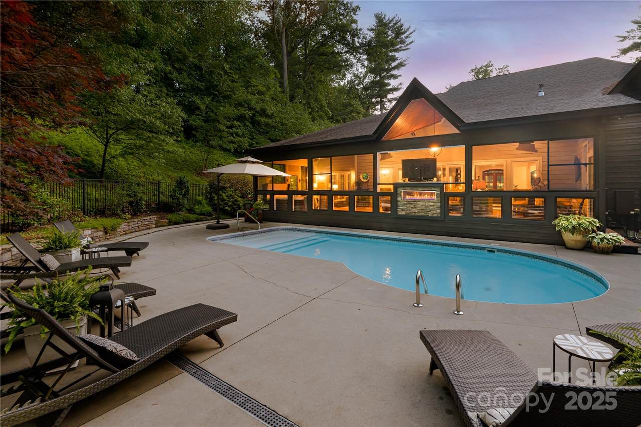 300 White Pine Drive - Photo 1