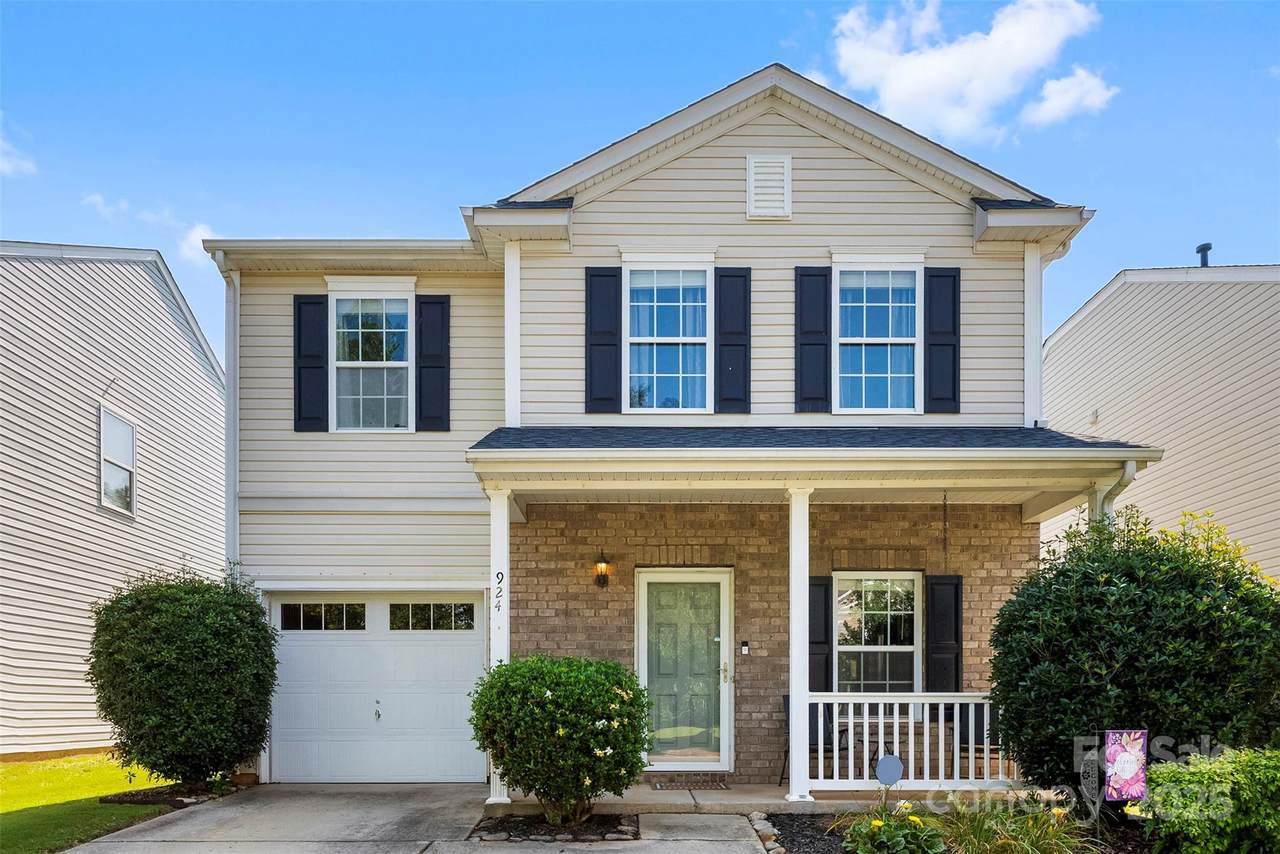 924 Willow Creek Drive - Photo 1