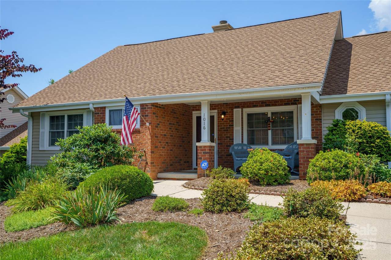 1016 Saddlebrook Drive - Photo 1