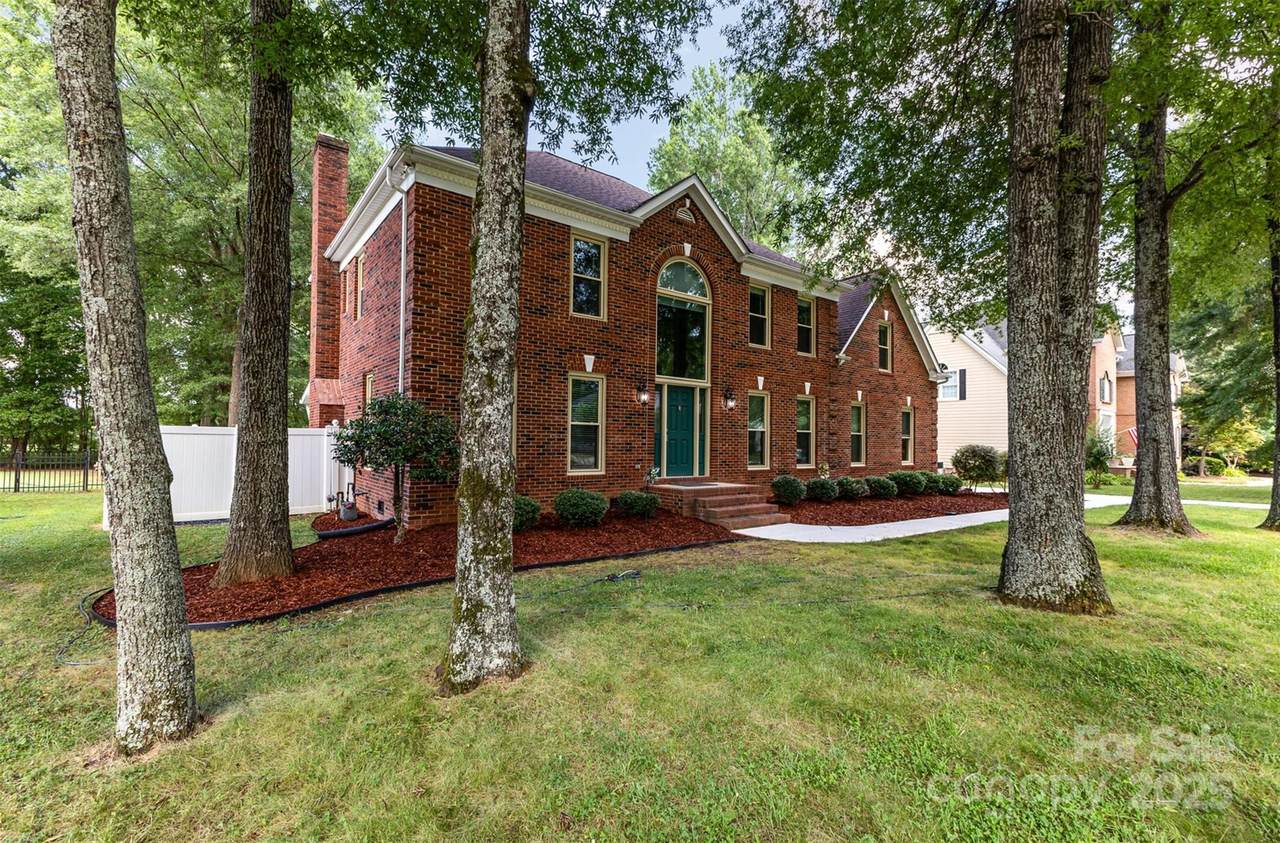 3313 Blue Jay Pass - Photo 1