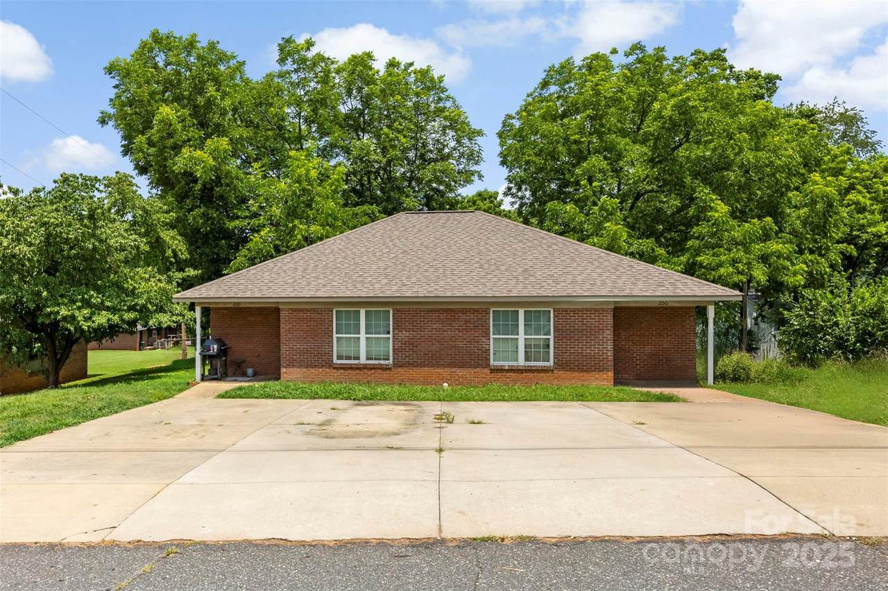 200 Lackey Street - Photo 1