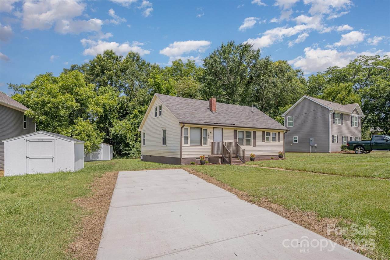 202 Pinchback Avenue - Photo 1