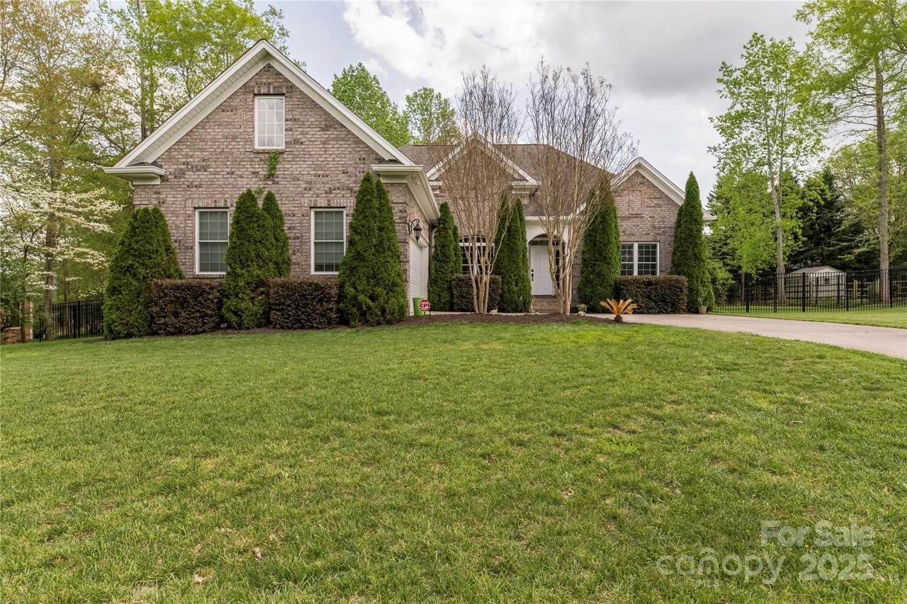 233 Highland Forest Drive - Photo 1