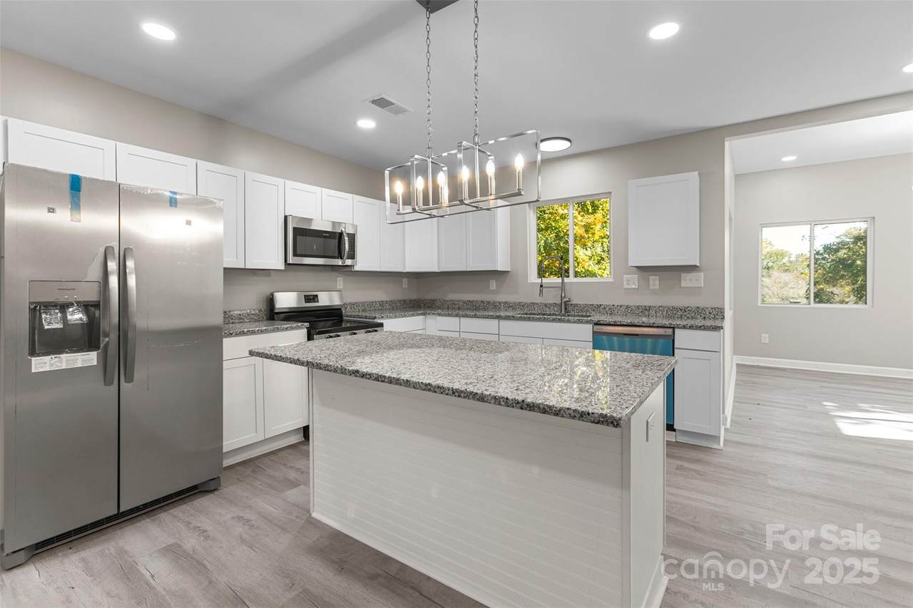 621 Mulberry Street - Photo 1