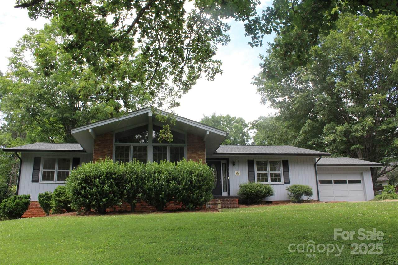 304 Terrace Place - Photo 1