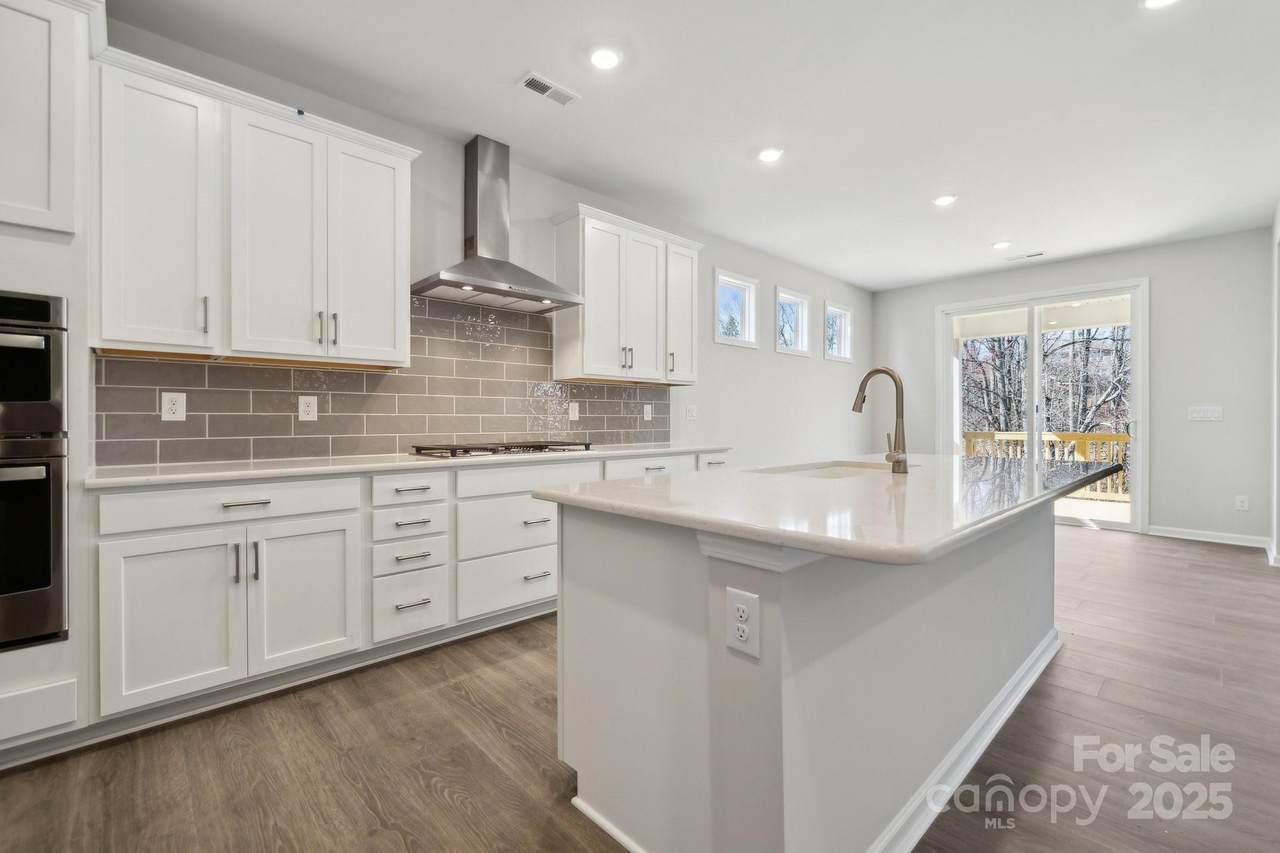 180 Glenn Drive - Photo 1