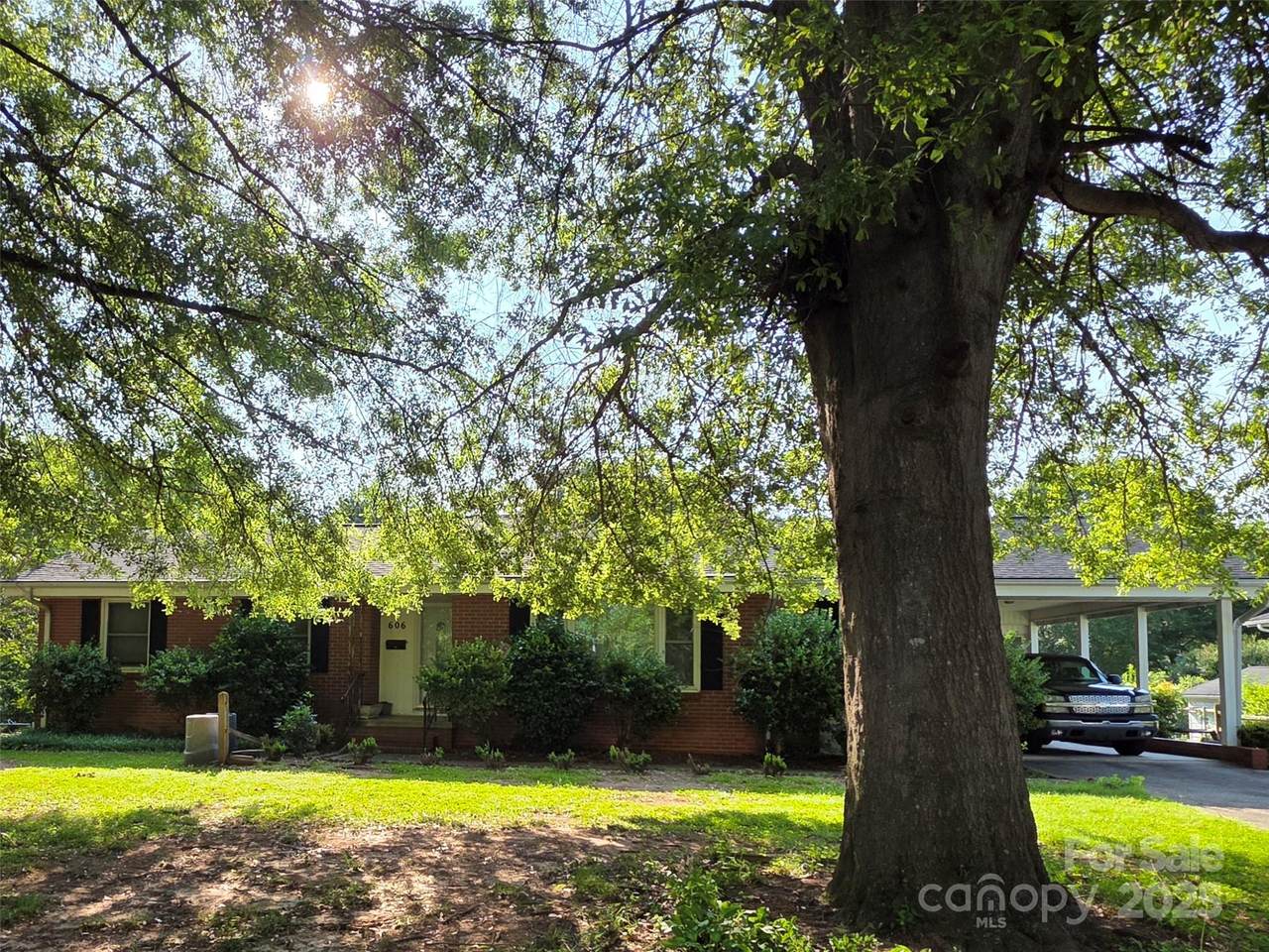 606 Dartmouth Drive - Photo 1