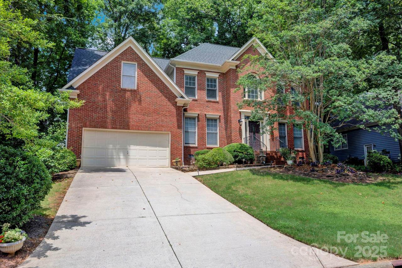 5138 Foxbriar Trail - Photo 1