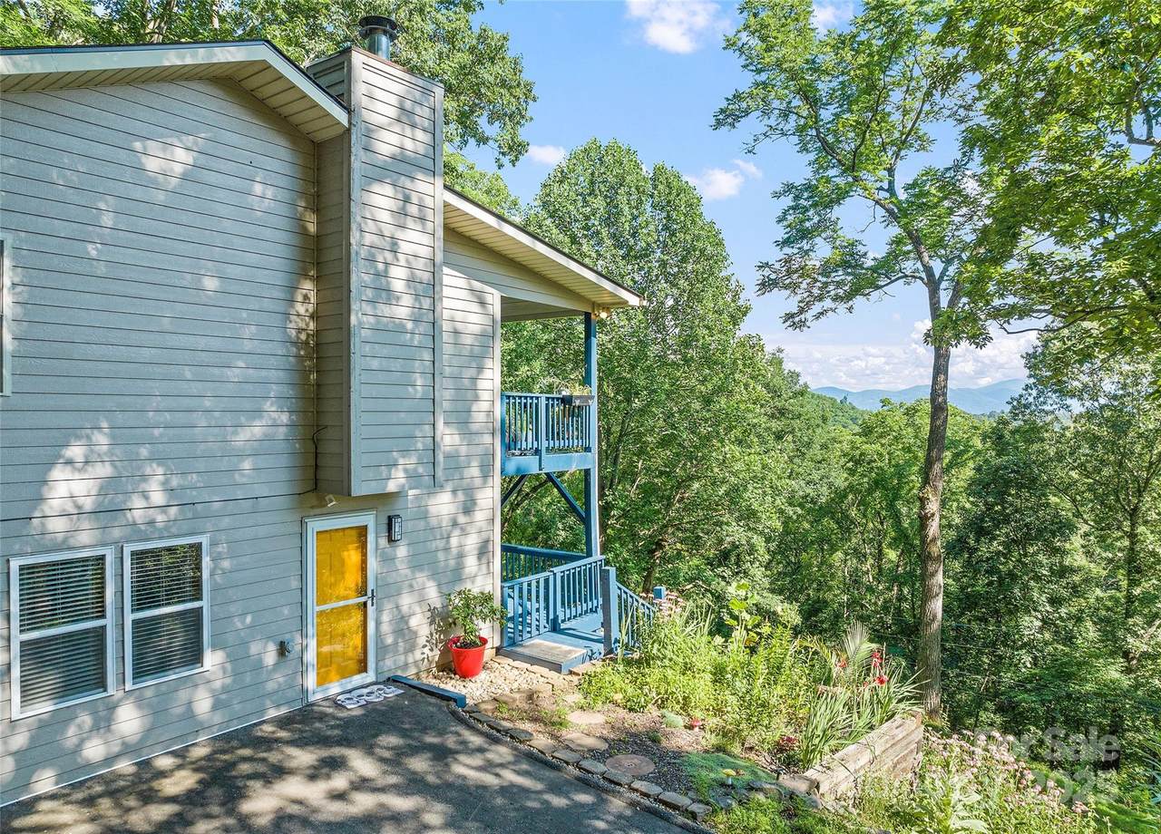 208 Tuckaway Road - Photo 1