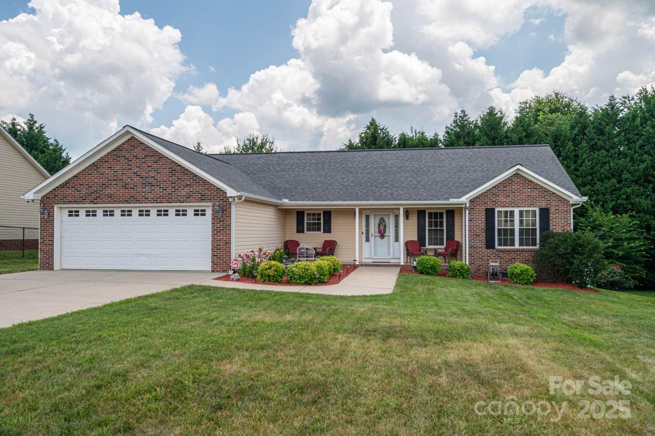 515 Carpenter Street - Photo 1