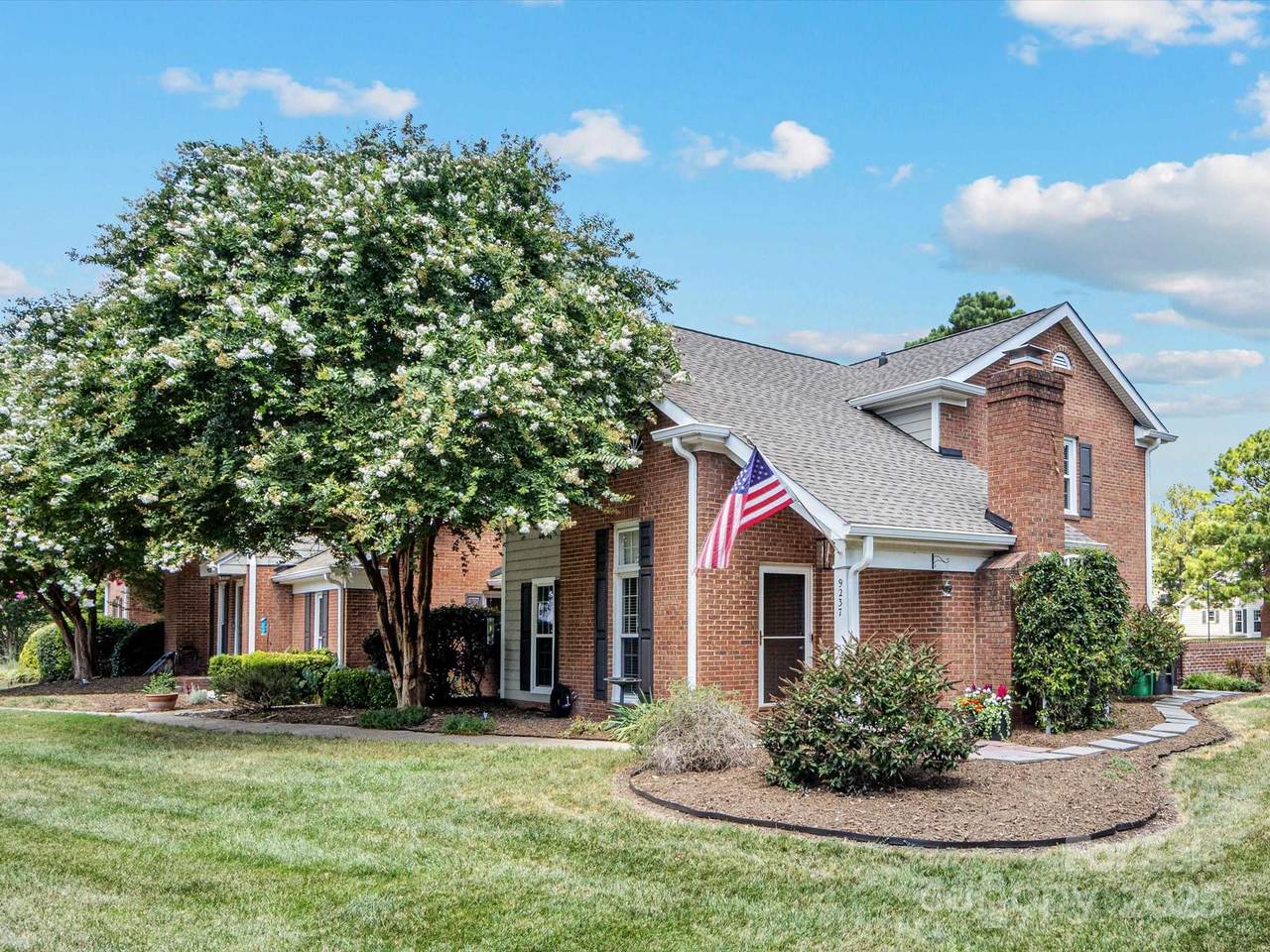 9237 Vicksburg Park Court - Photo 1