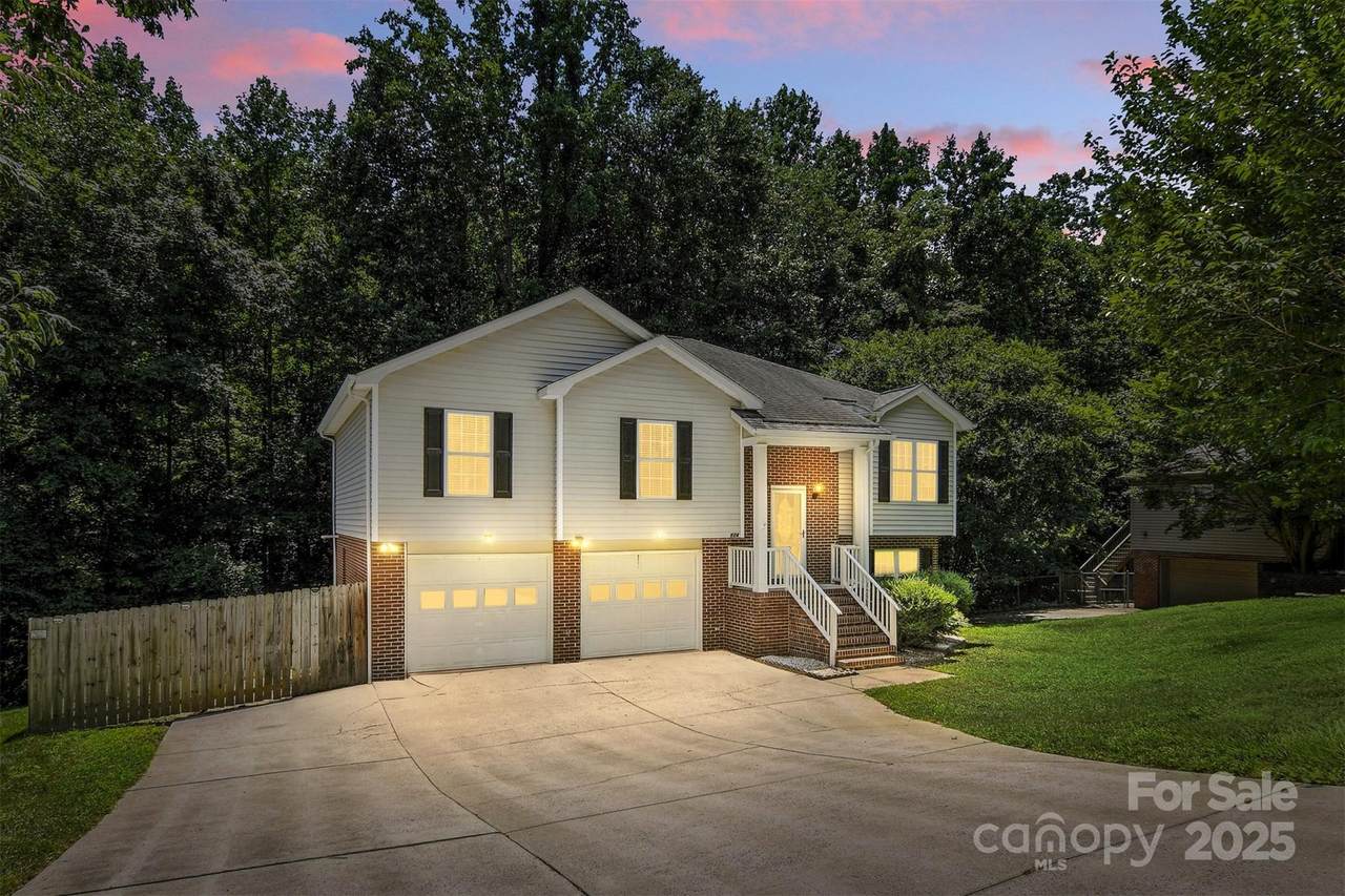 824 17th Avenue Drive - Photo 1