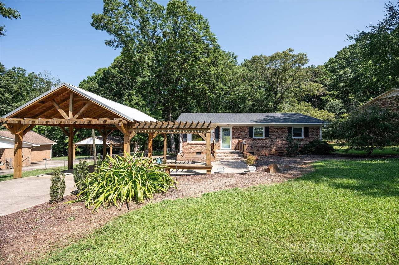 418 Stokes Avenue - Photo 1