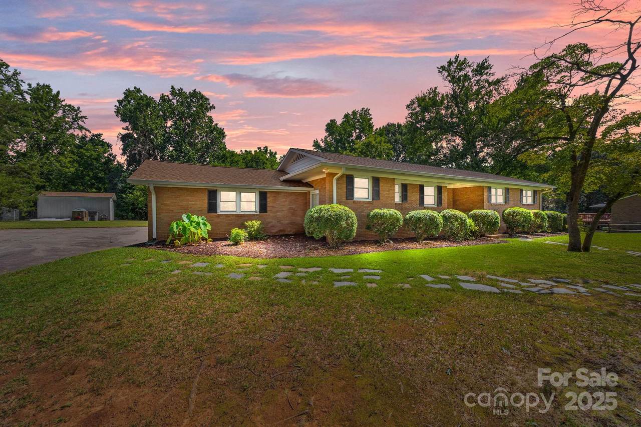 525 Julia Avenue - Photo 1