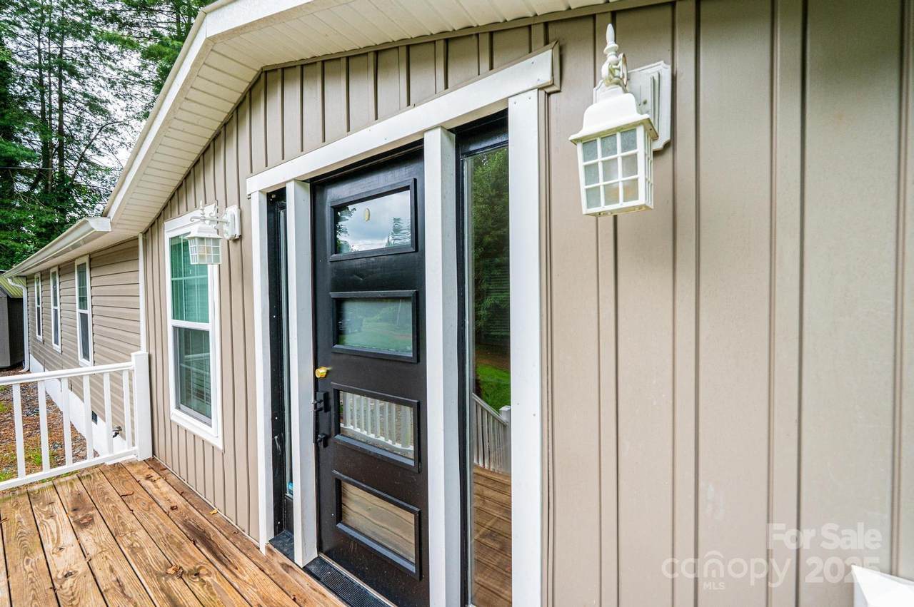 1690 Falls Road - Photo 1