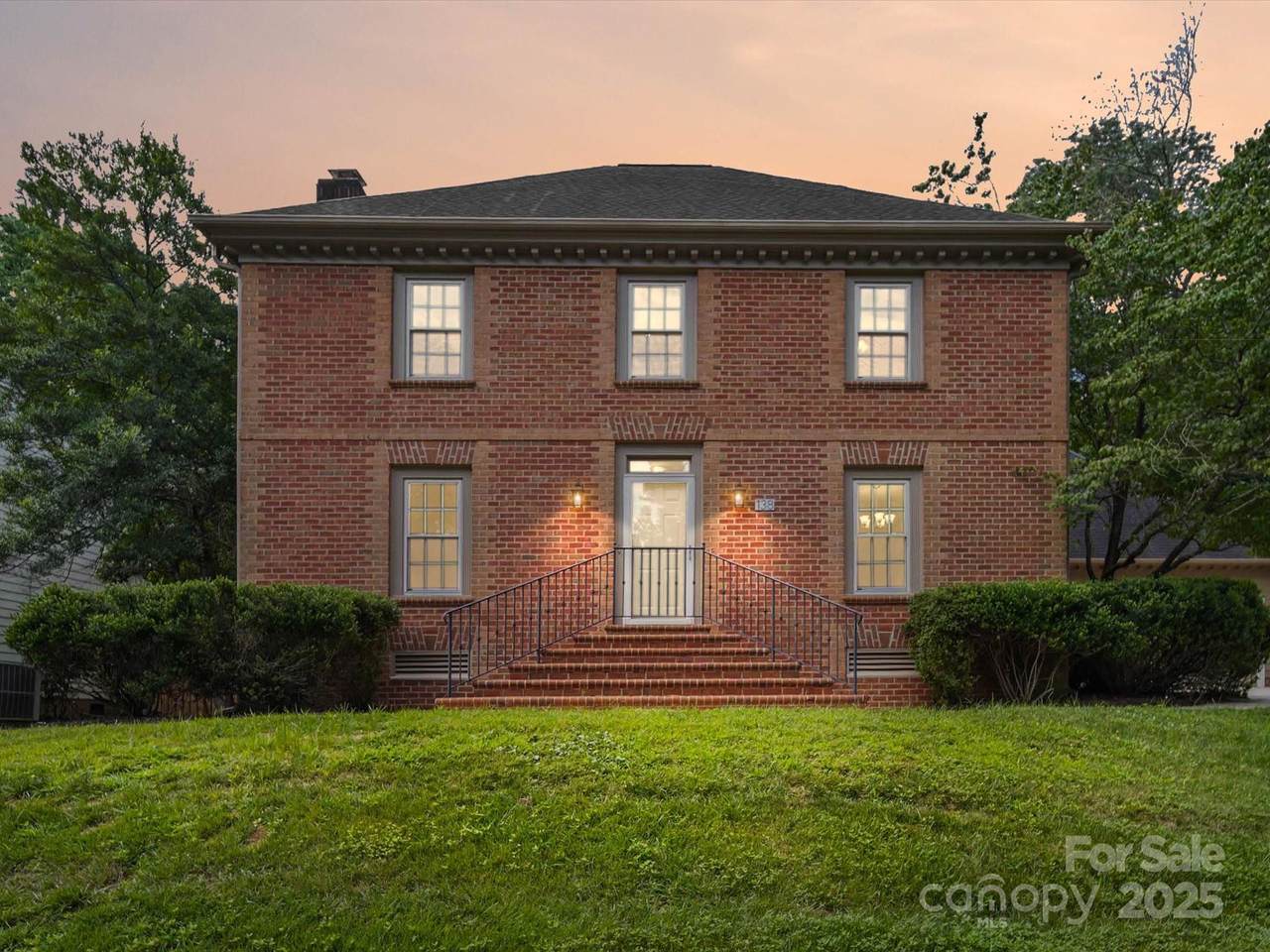 138 Tetbury Avenue - Photo 1