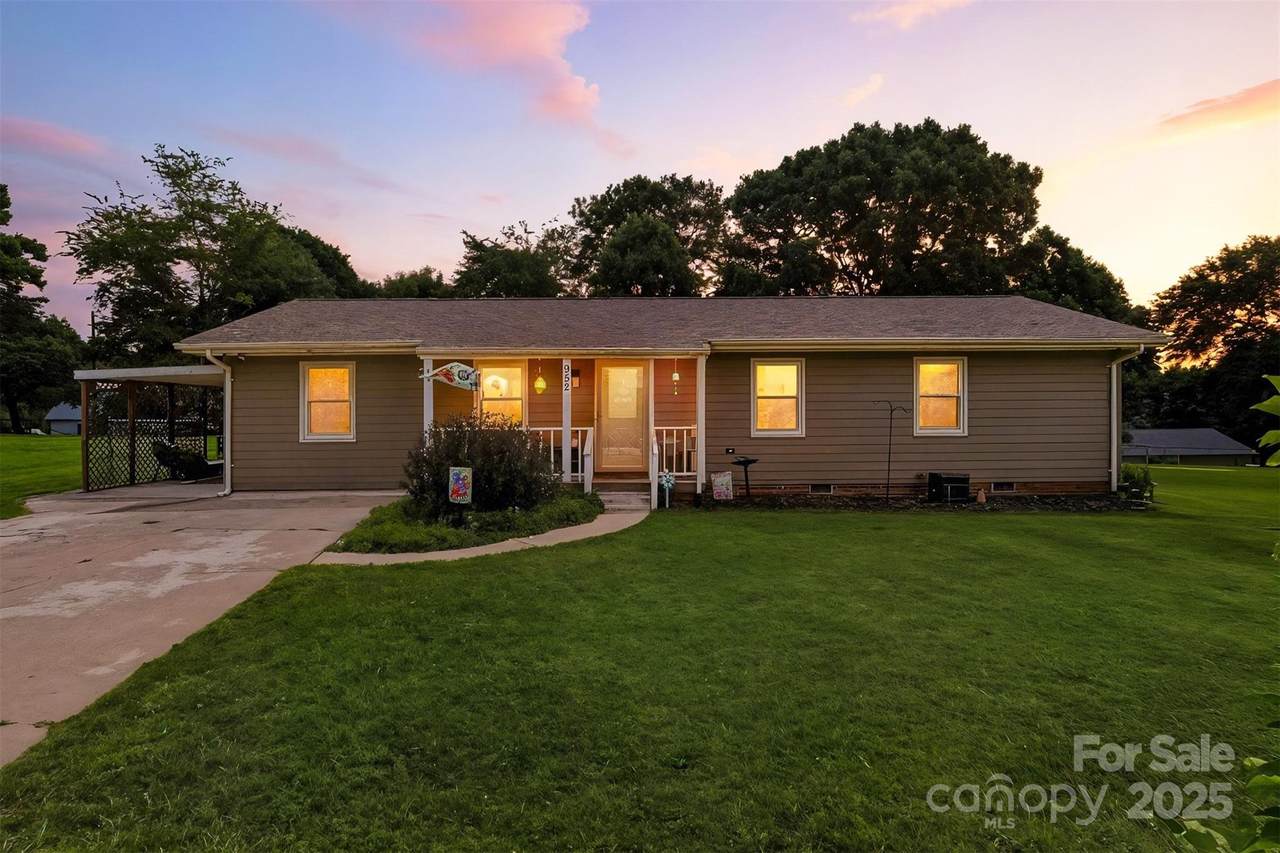 952 30th Street - Photo 1