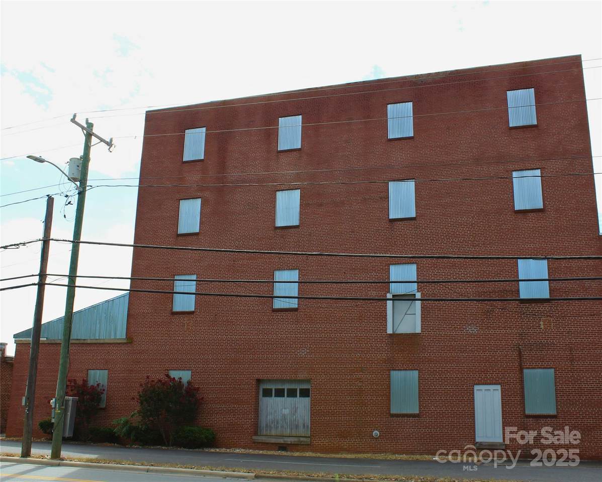 526 8th Street - Photo 1