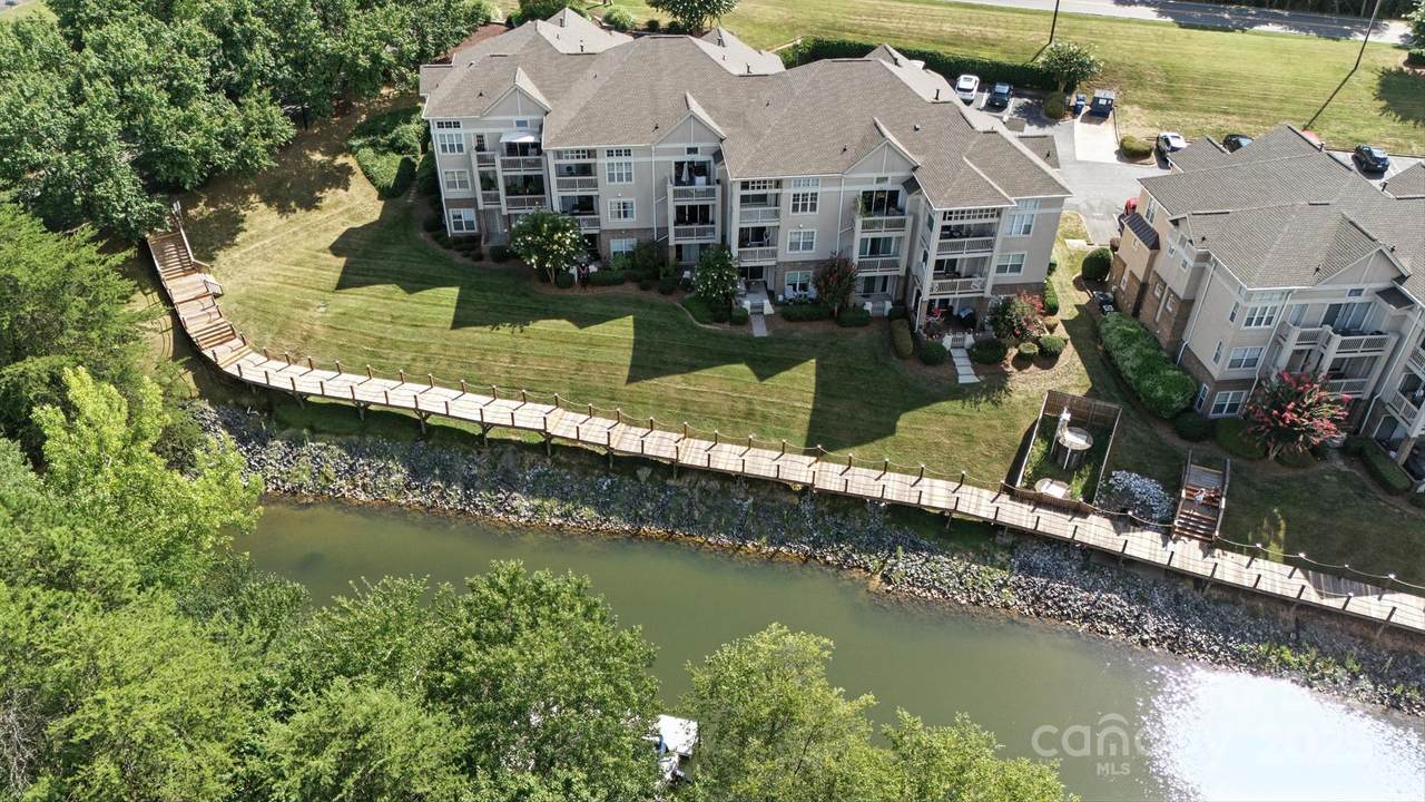 108 Pier 33 Drive - Photo 1