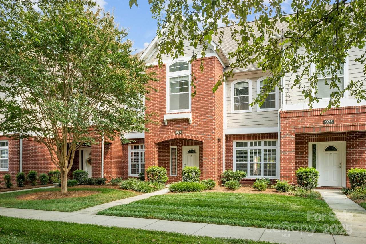 929 Central Park Circle - Photo 1