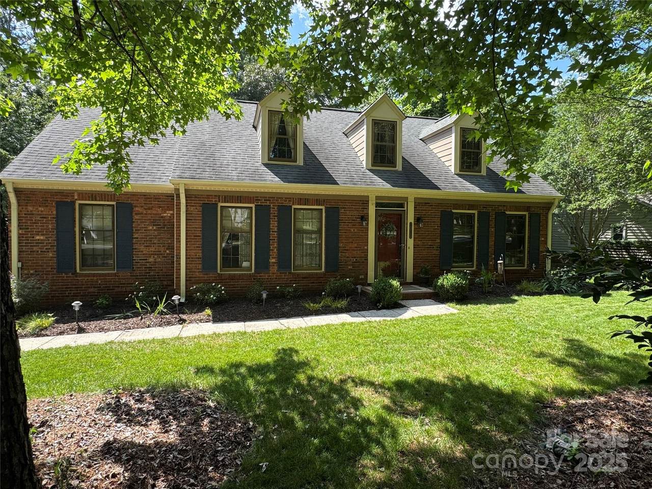 1010 Thornsby Lane - Photo 1