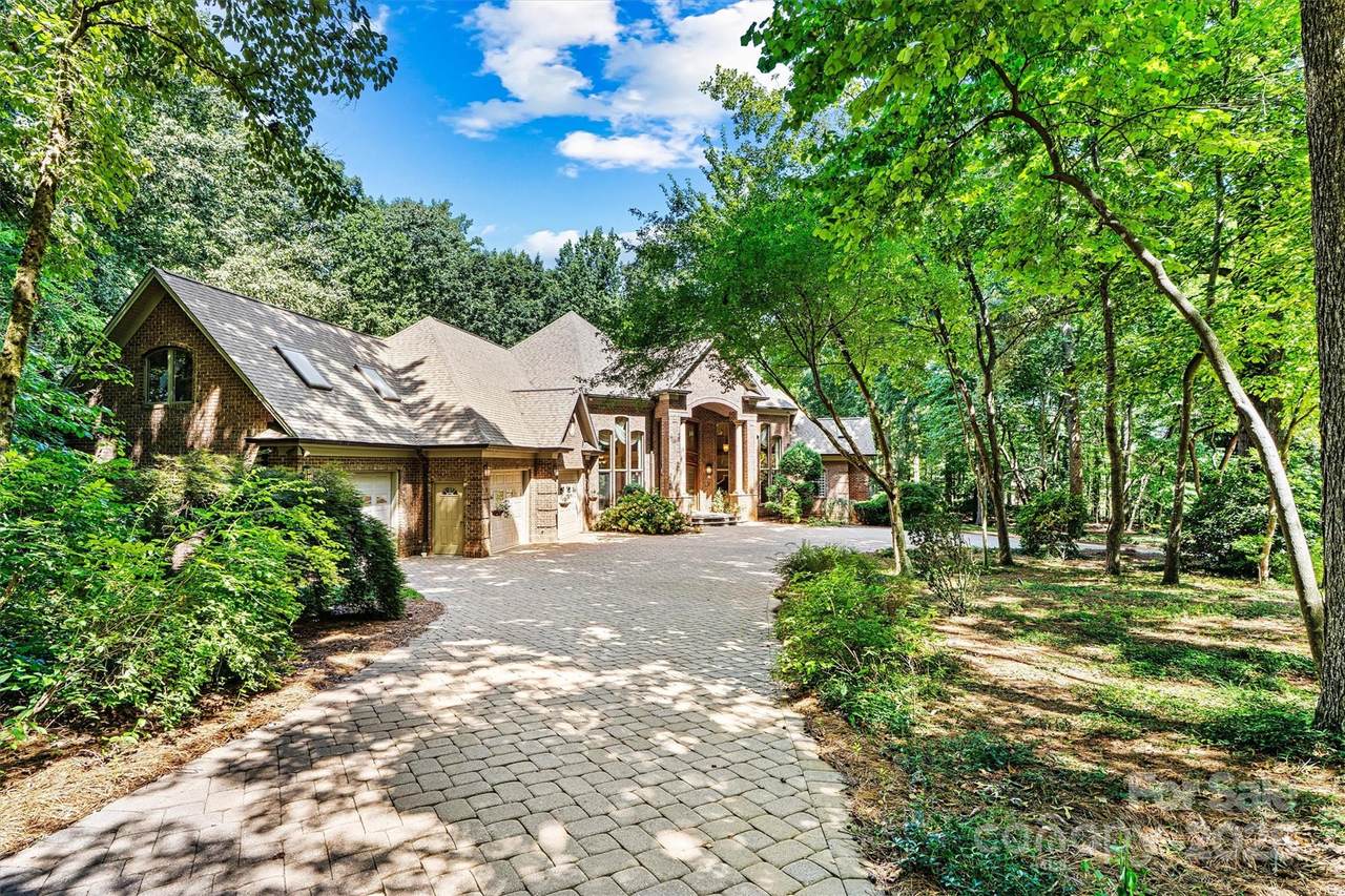 1043 Rolling Green Drive - Photo 1