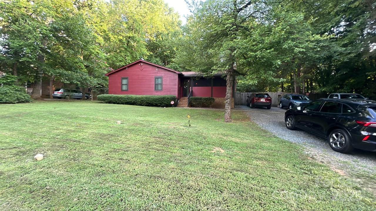 8724 Knowlesly Road - Photo 1