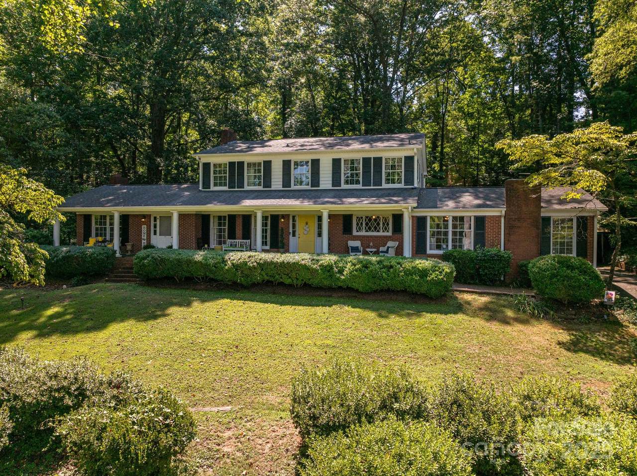 1055 Fairway Lane - Photo 1