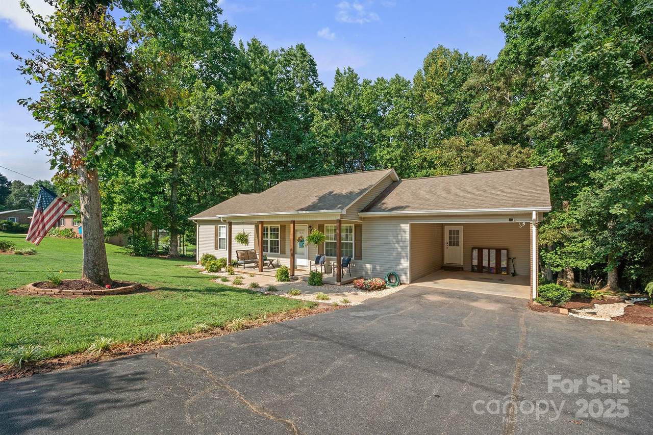 5476 Chestnut Drive - Photo 1