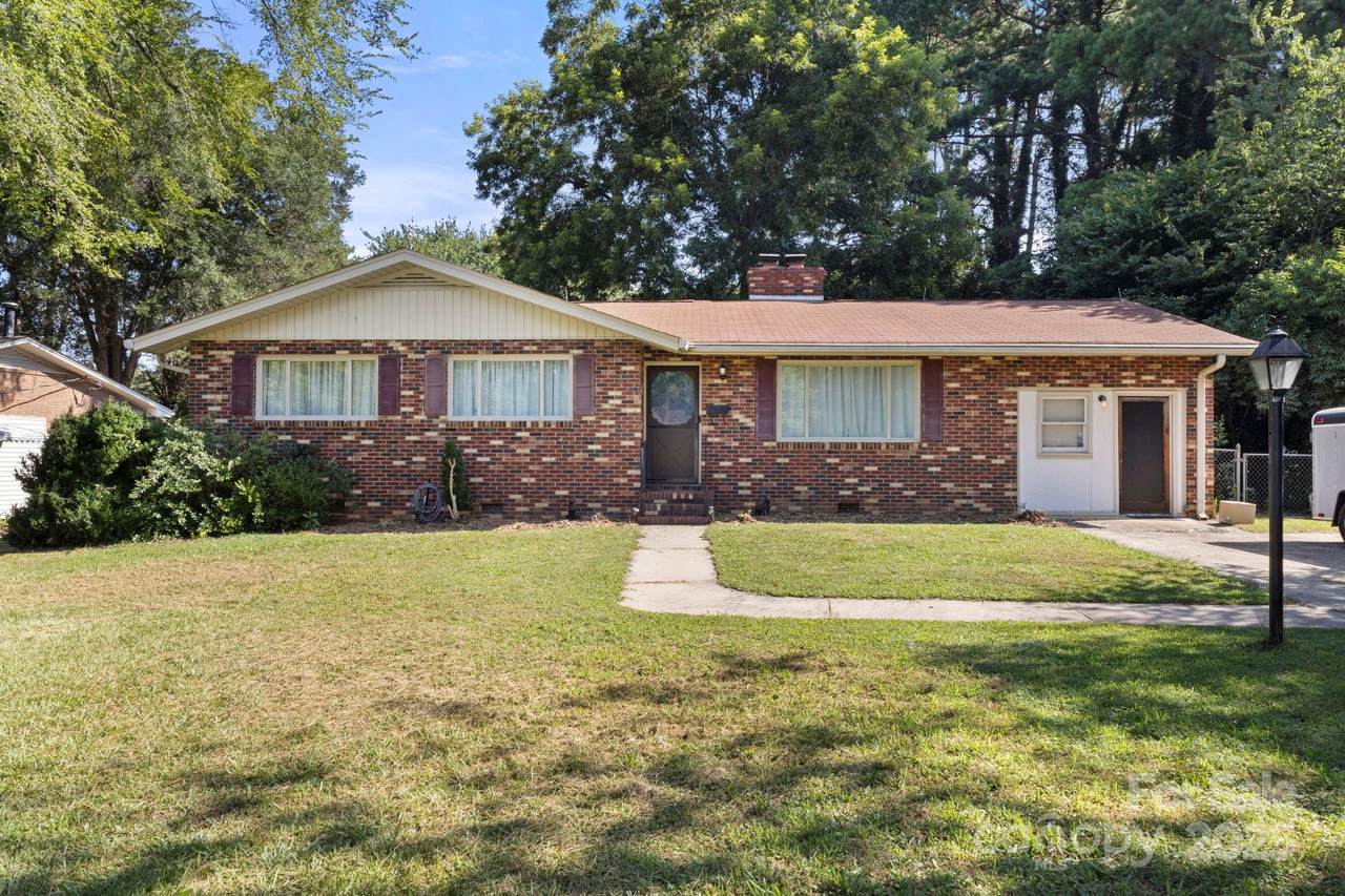 1521 Colonial Drive - Photo 1