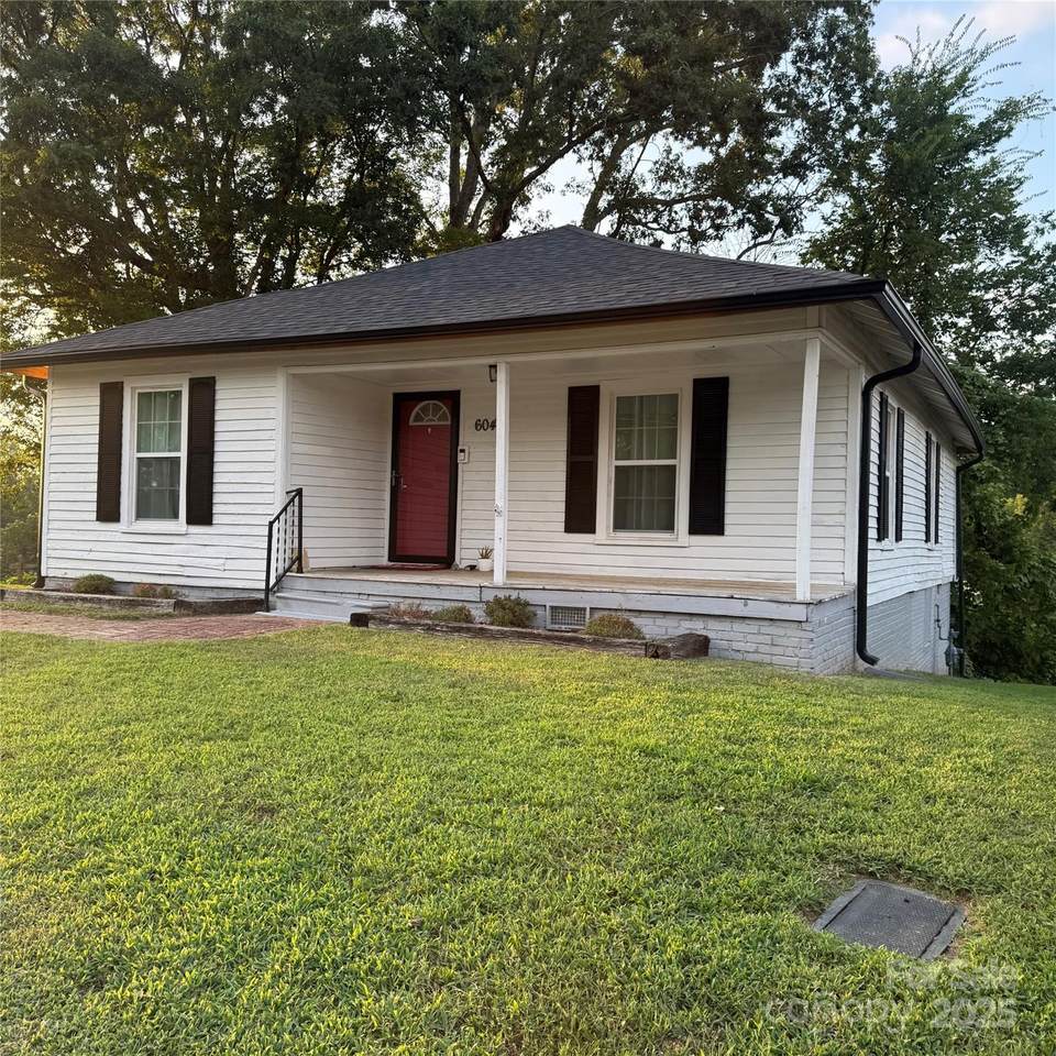 604 Frank Street - Photo 1