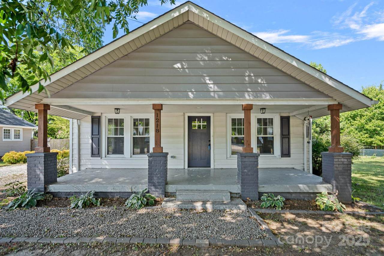 1218 Martin Luther King Avenue - Photo 1