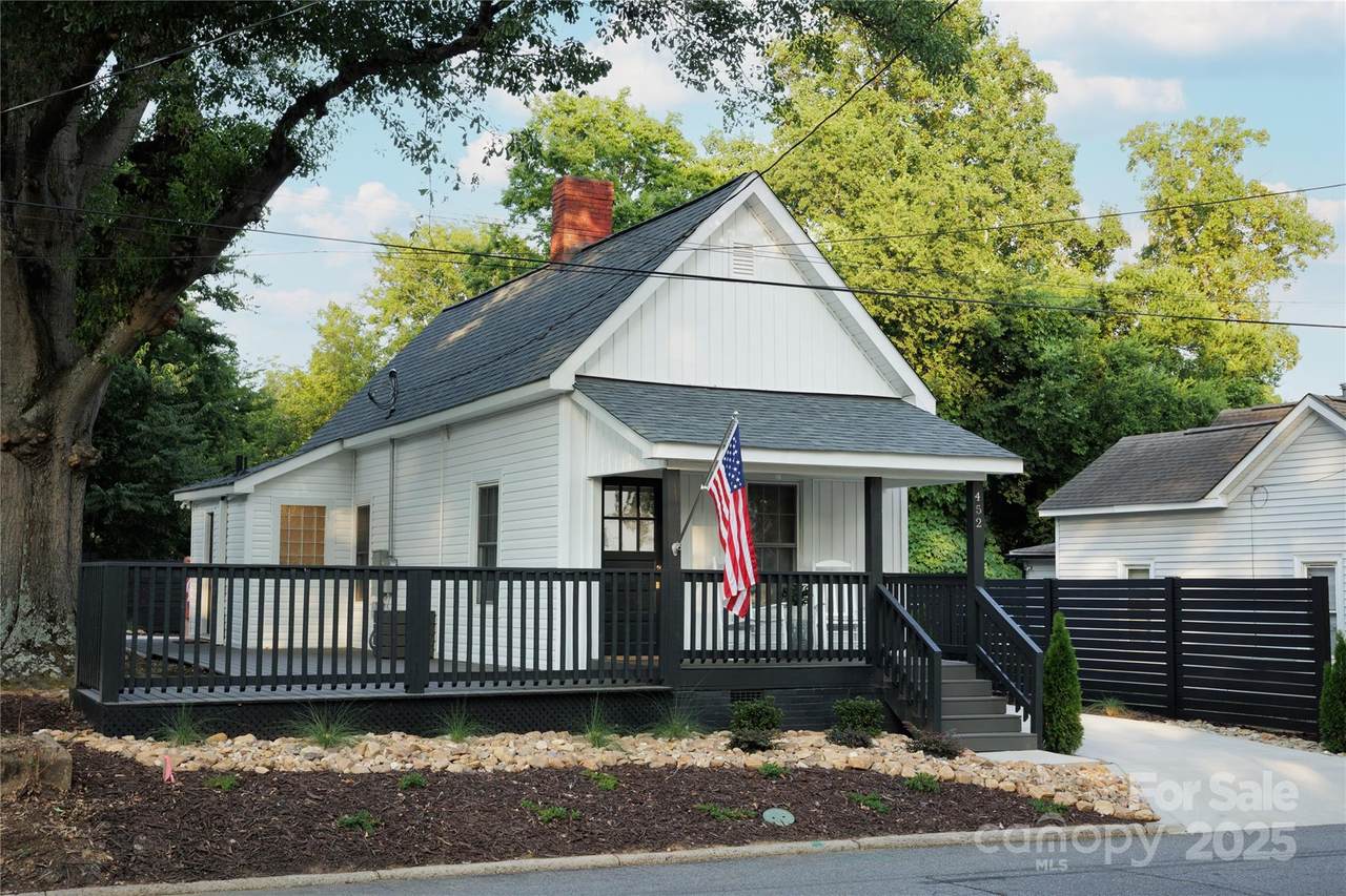 452 Harris Street - Photo 1