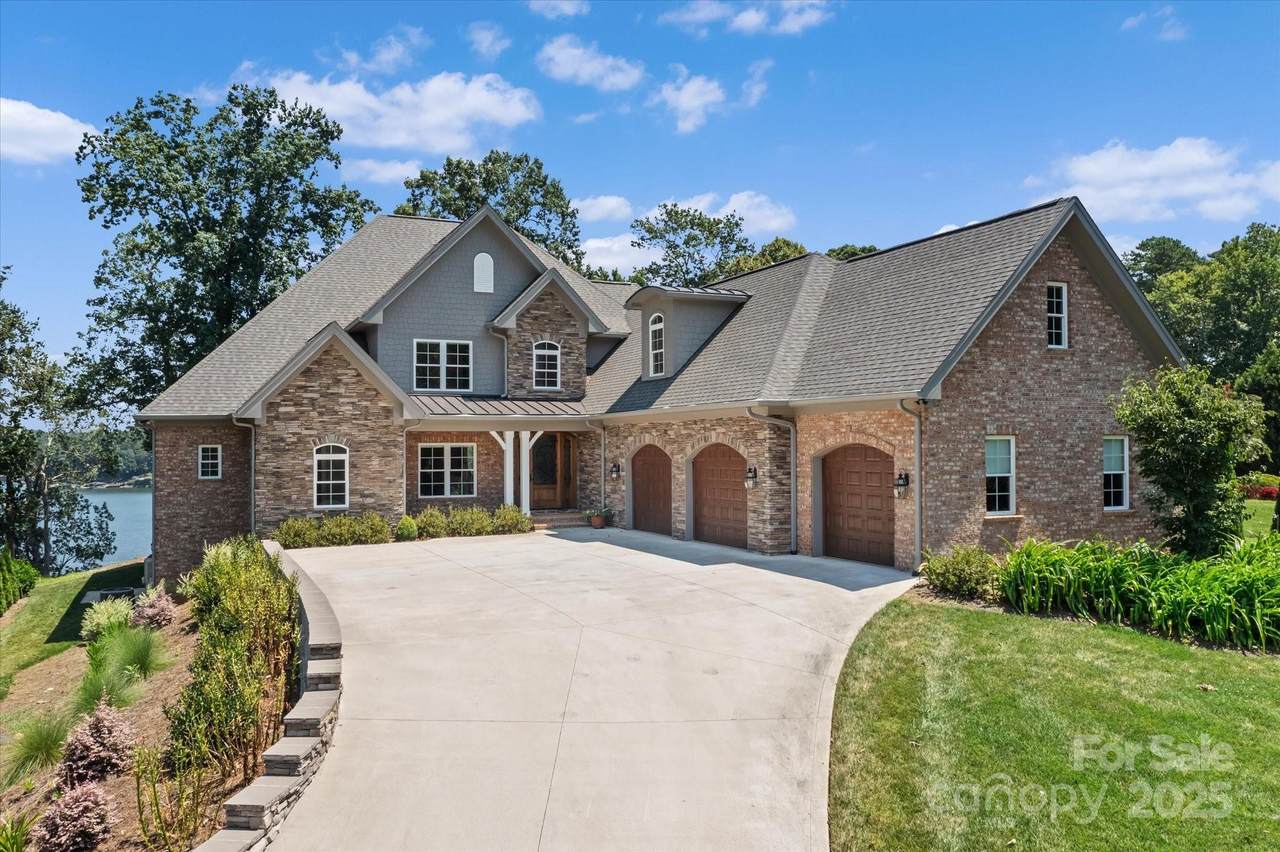 1122 Astoria Parkway - Photo 1