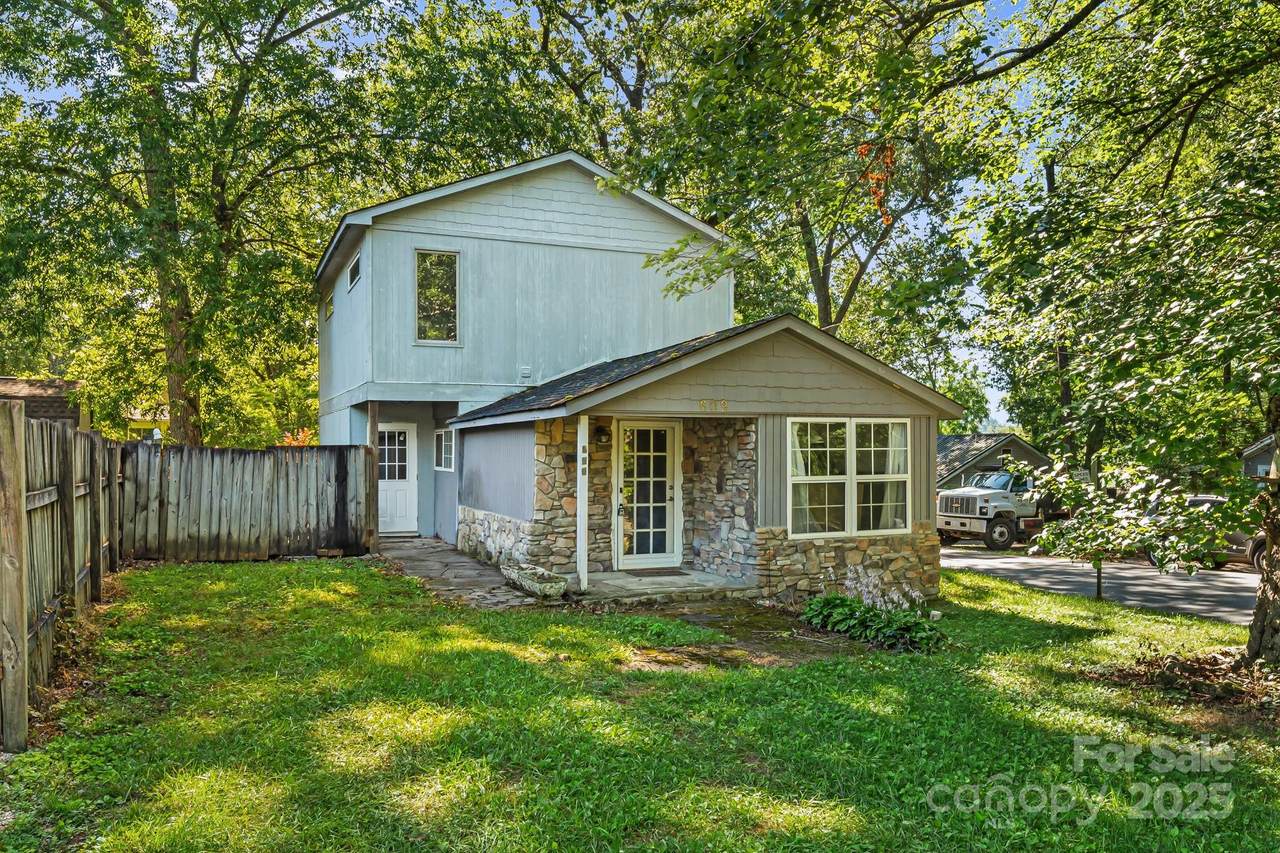 609 Maple Street - Photo 1