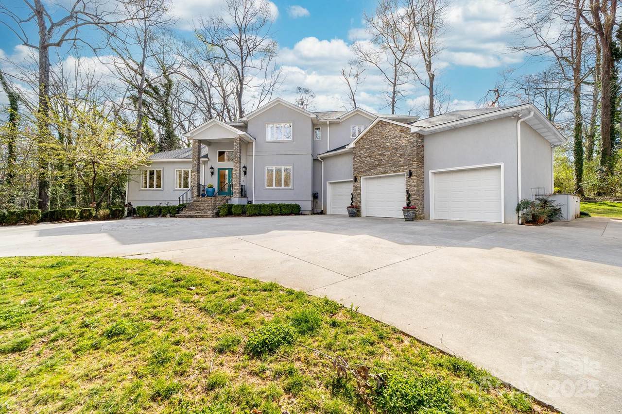 206 Vauxhall Drive - Photo 1