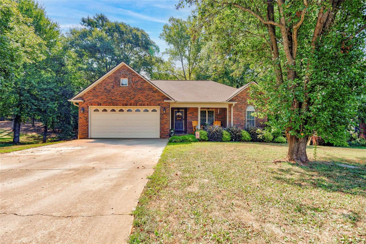 129 Creekside Drive - Photo 1