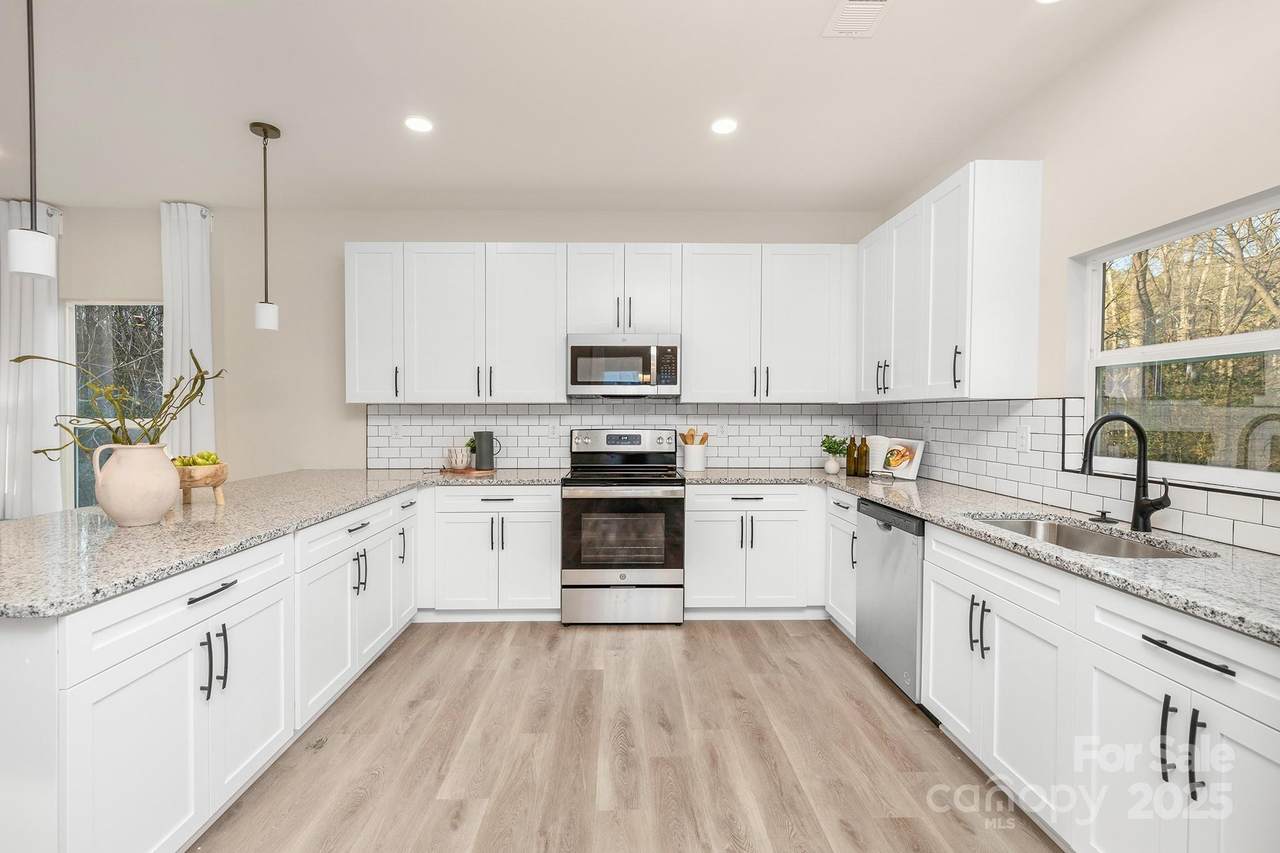 804 Plaza Walk Drive - Photo 1