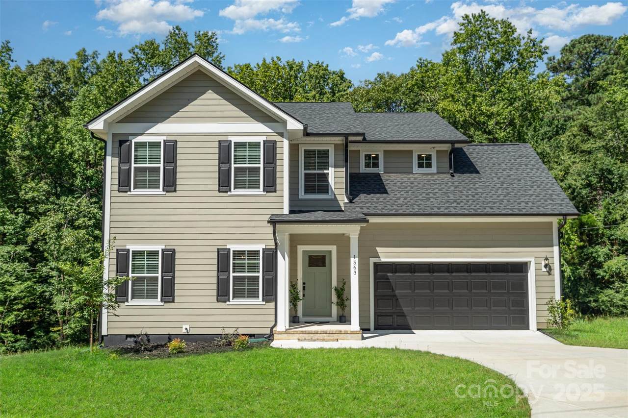 1563 Riverview Circle - Photo 1