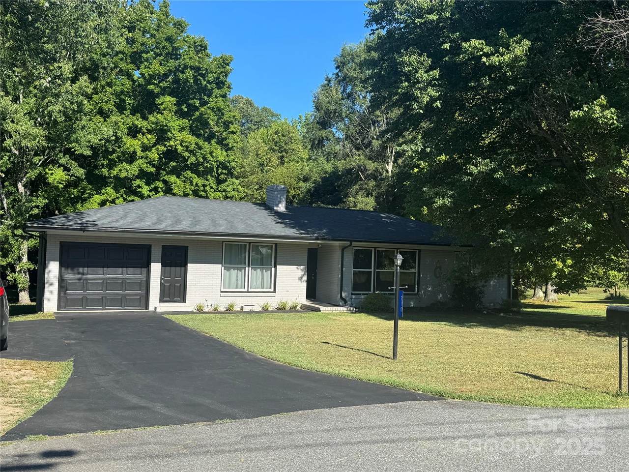 210 Ruth Street - Photo 1