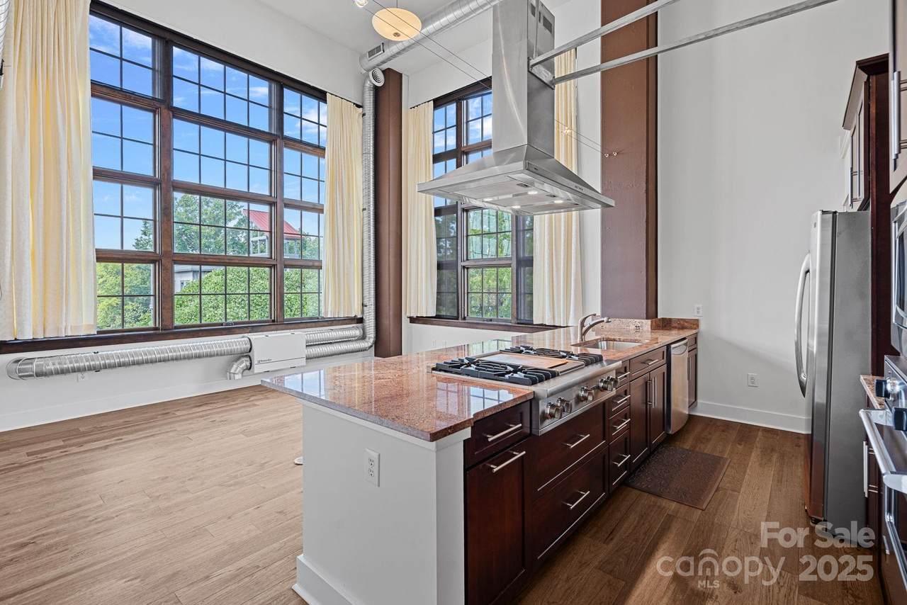 715 Graham Street - Photo 1
