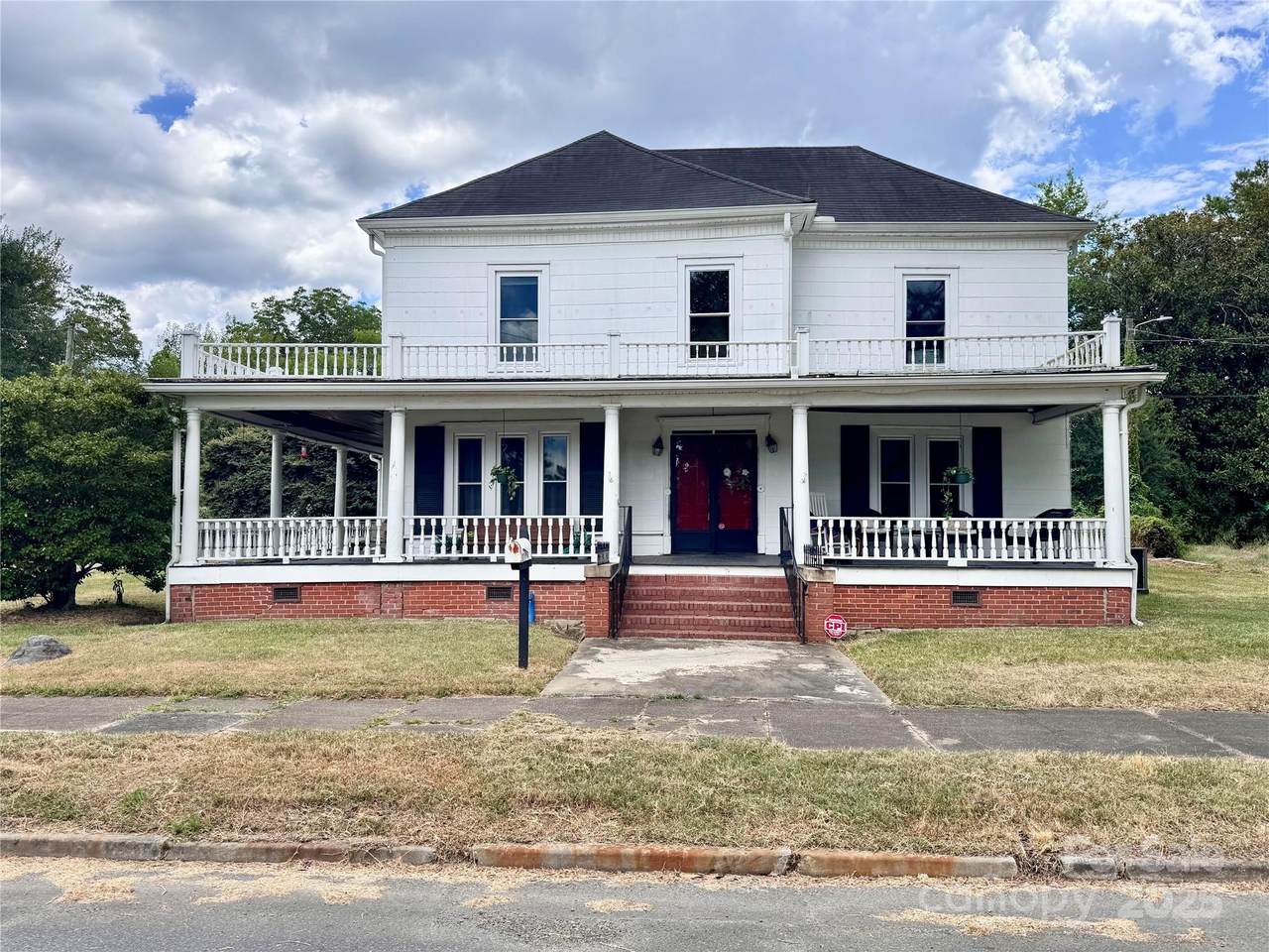 121 Academy Street - Photo 1