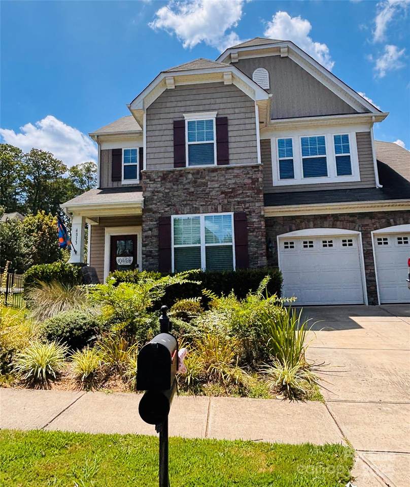 4813 Samuel Pinckney Drive - Photo 1