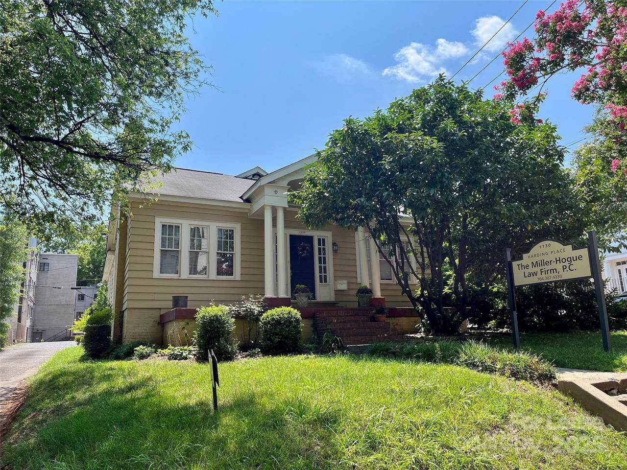 1130 Harding Place - Photo 1