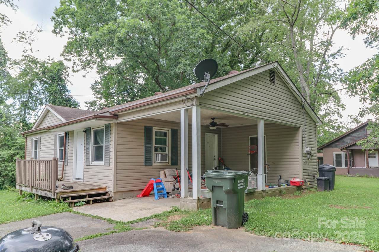412 Chestnut Drive - Photo 1