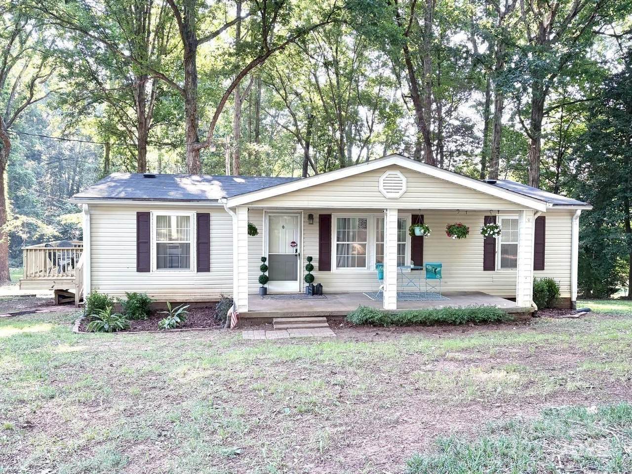 15900 Hubbard Road - Photo 1