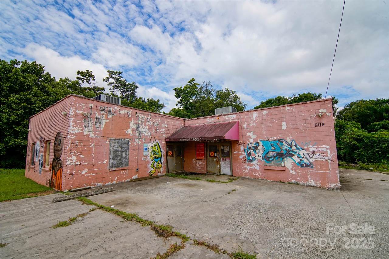 608 Ward Avenue - Photo 1