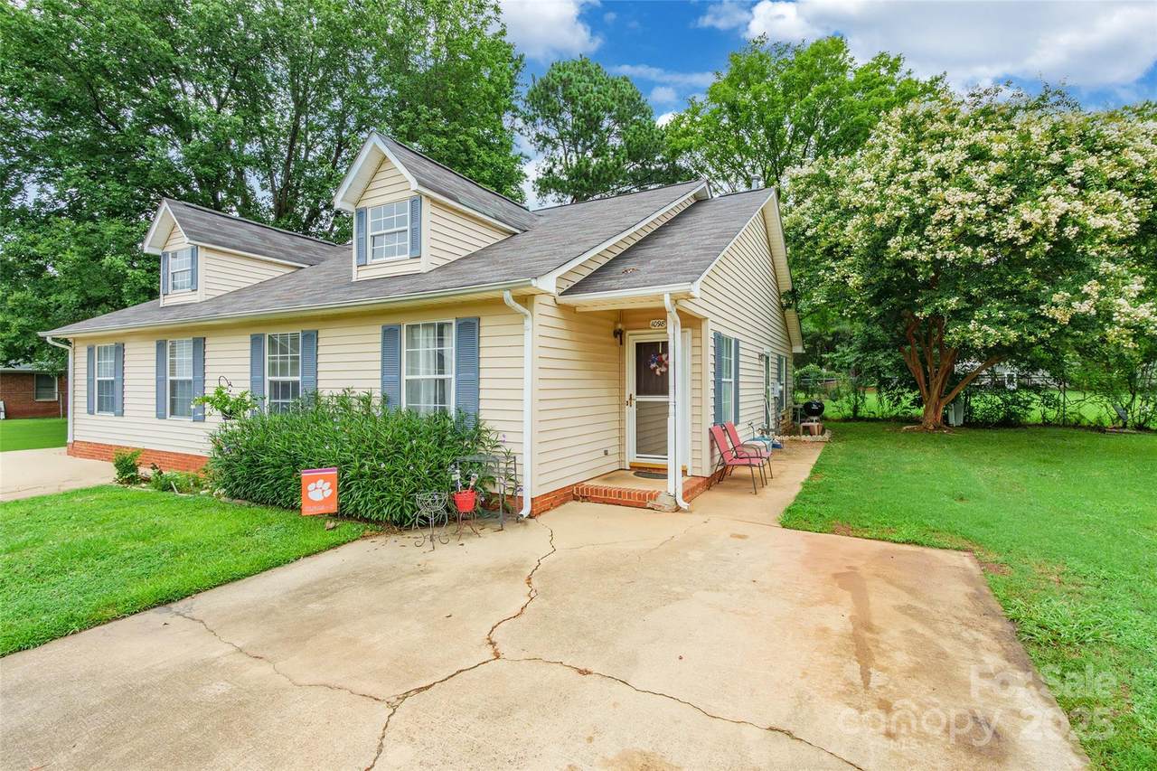 1098 Farm Pond Lane - Photo 1