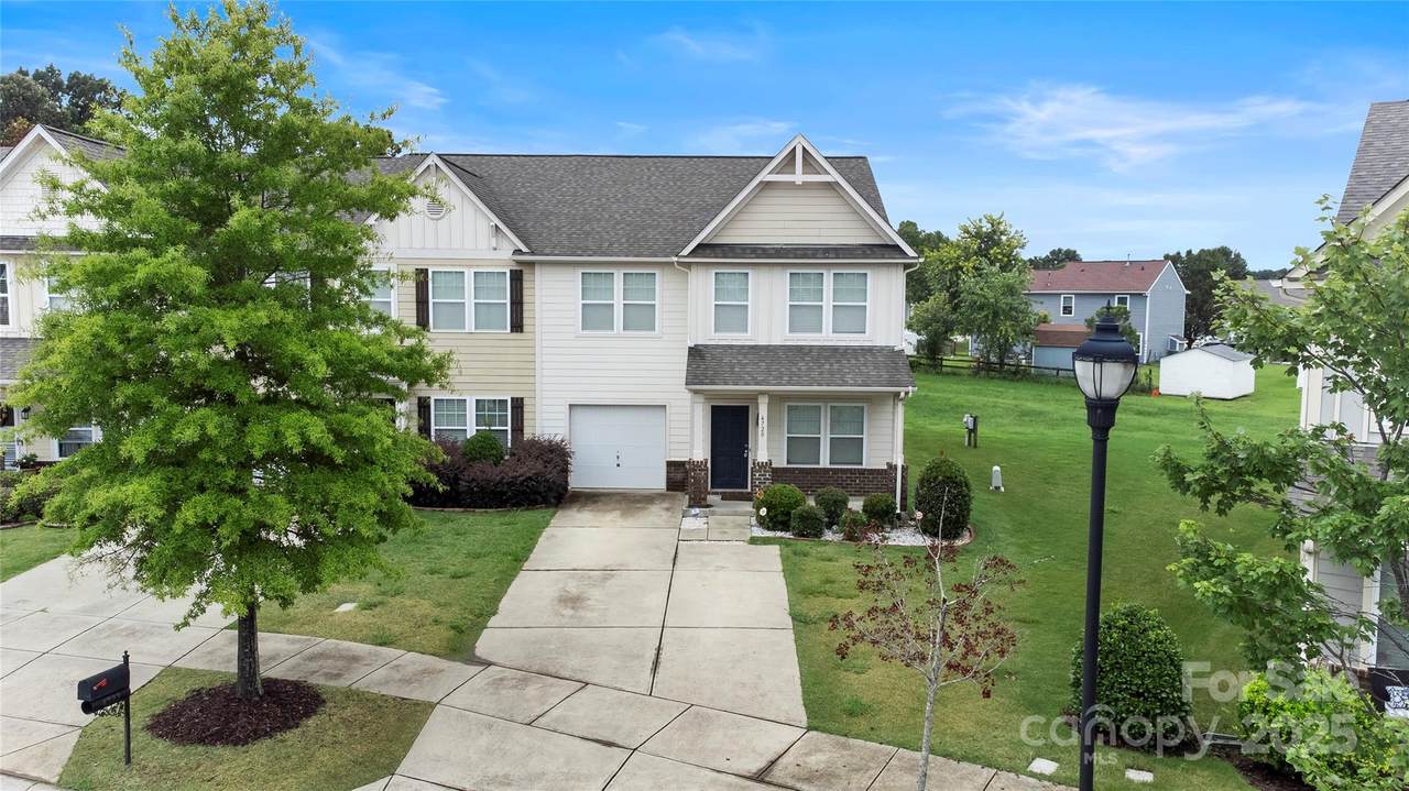 4720 Tradd Circle - Photo 1