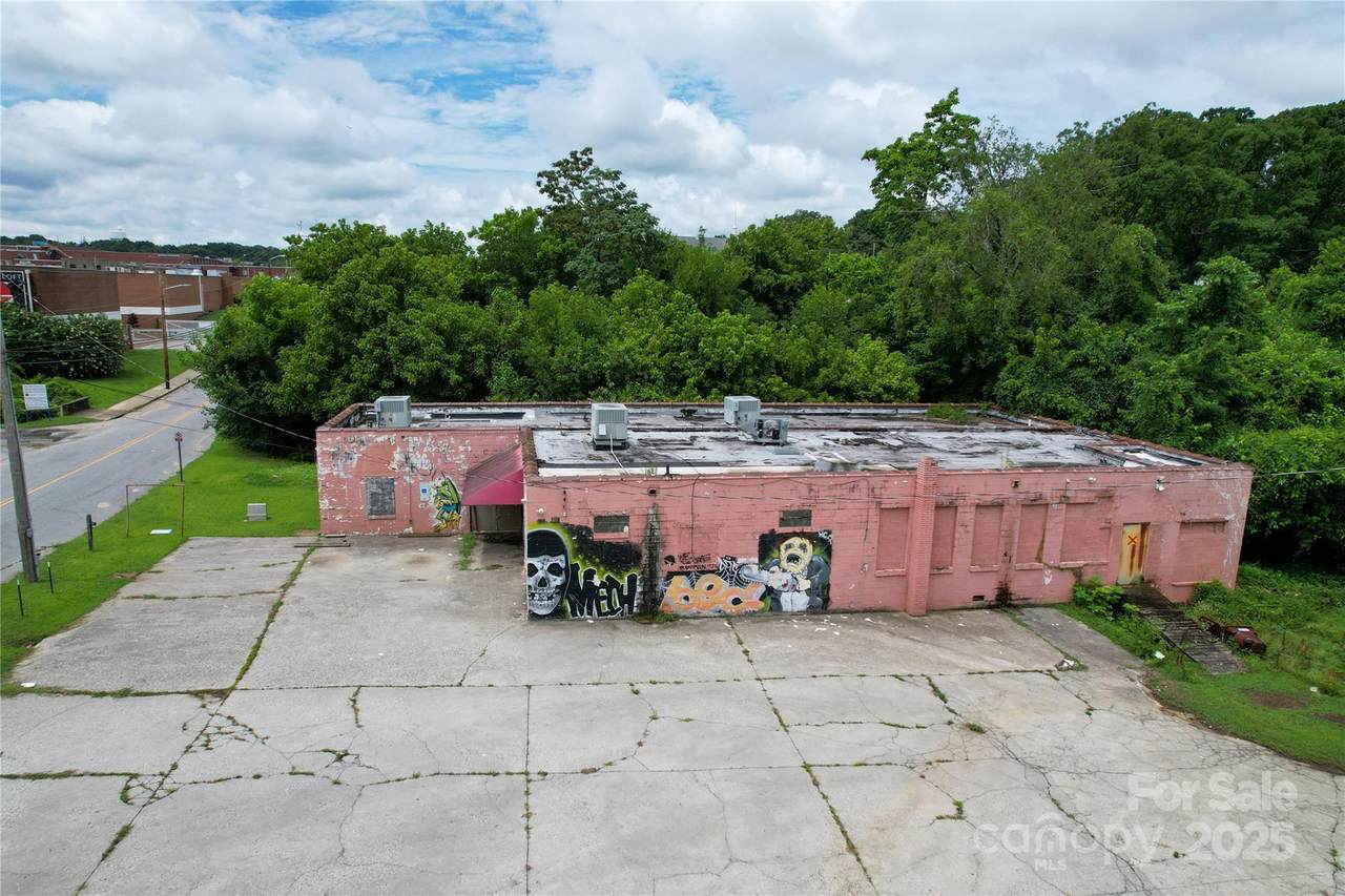 604 Ward Avenue - Photo 1